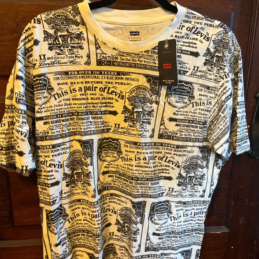 Levi's Monochrome Graphic Men's Tee